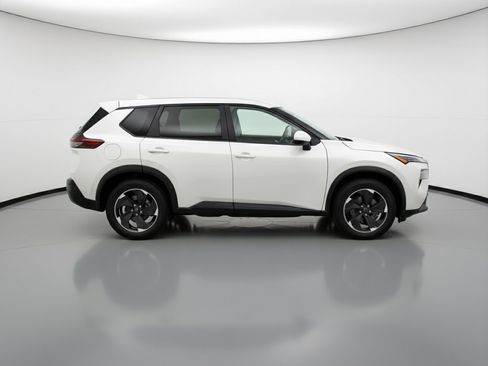 Used 2025 Nissan Rogue SV image 11
