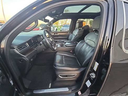 Used 2023 Jeep Grand Wagoneer Series II w/ Flexible Seating Group AWD/4WD image 14