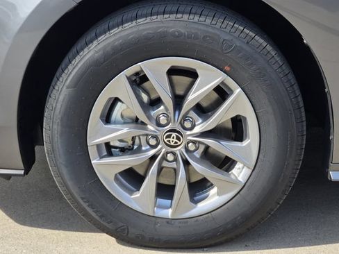 New 2026 Toyota Sienna LE FWD image 11