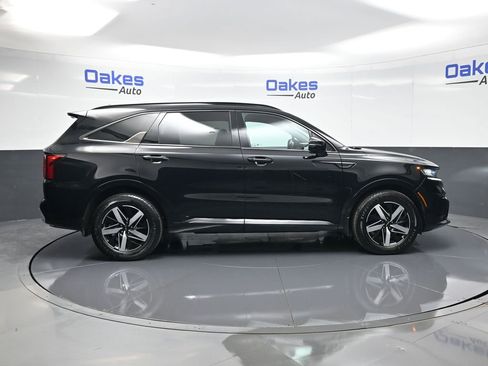 Certified 2023 Kia Sorento S image 9