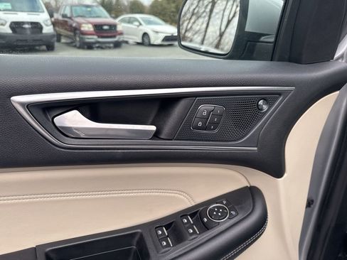 Used 2022 Ford Edge Titanium image 12