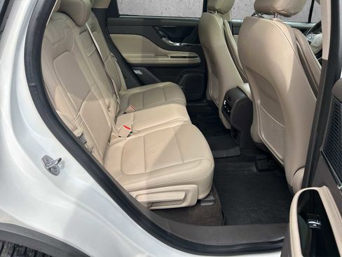 Used 2021 Lincoln Corsair AWD w/ Premium Package image 24