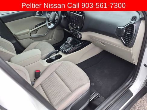 Used 2025 Kia Soul EX FWD image 11