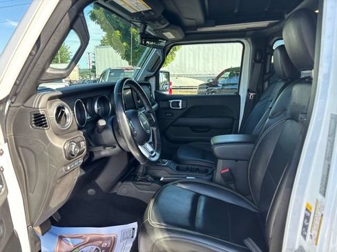 Used 2023 Jeep Wrangler Unlimited Sahara w/ Cold Weather Group AWD/4WD image 9