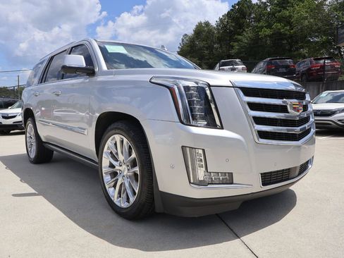 Used 2017 Cadillac Escalade Premium Luxury AWD/4WD image 9