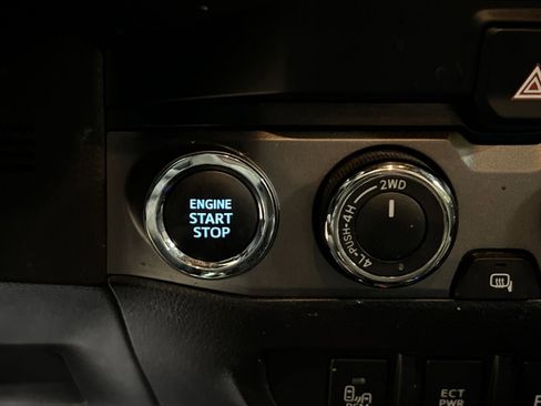 Used 2022 Toyota Tacoma TRD Sport image 32