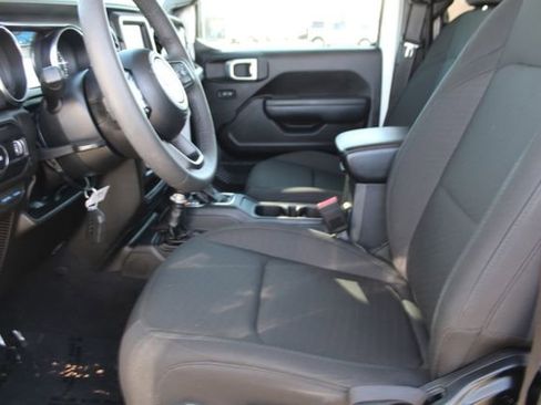 Used 2023 Jeep Wrangler Unlimited image 32