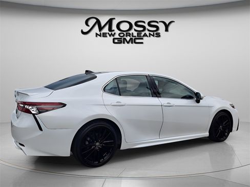 Used 2022 Toyota Camry XSE image 5