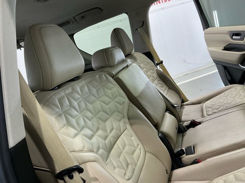 Used 2025 Nissan Armada Platinum Reserve image 42