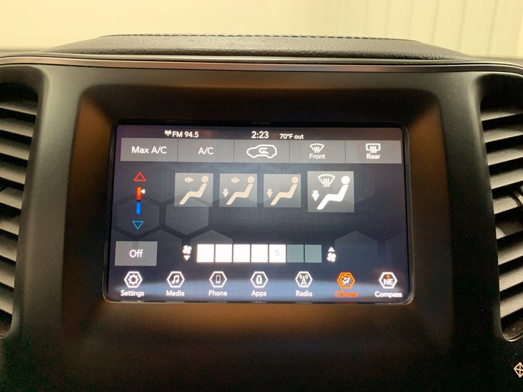 Used 2019 Jeep Cherokee Latitude Plus AWD/4WD image 26