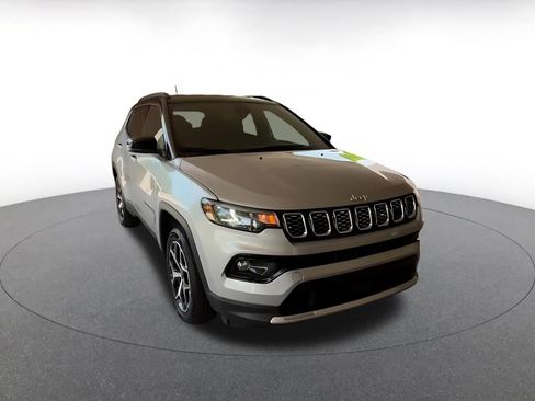 Used 2025 Jeep Compass Limited AWD/4WD image 3
