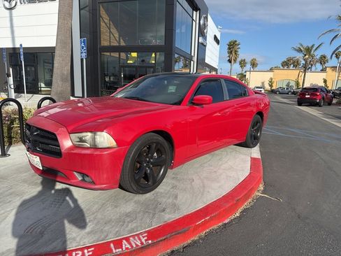 Used 2013 Dodge Charger SXT w/ Blacktop Pkg RWD image 1