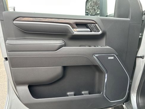 New 2025 GMC Sierra 3500 SLT image 6