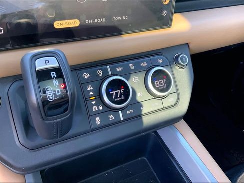 Used 2025 Land Rover Defender 110 X image 30