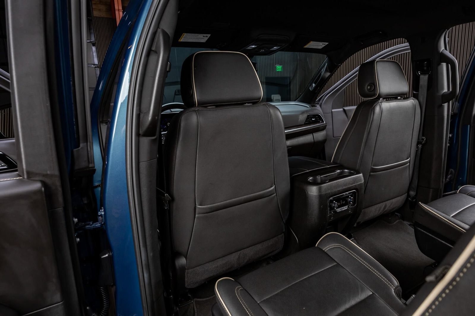 Used 2025 Chevrolet Tahoe Premier AWD/4WD image 30