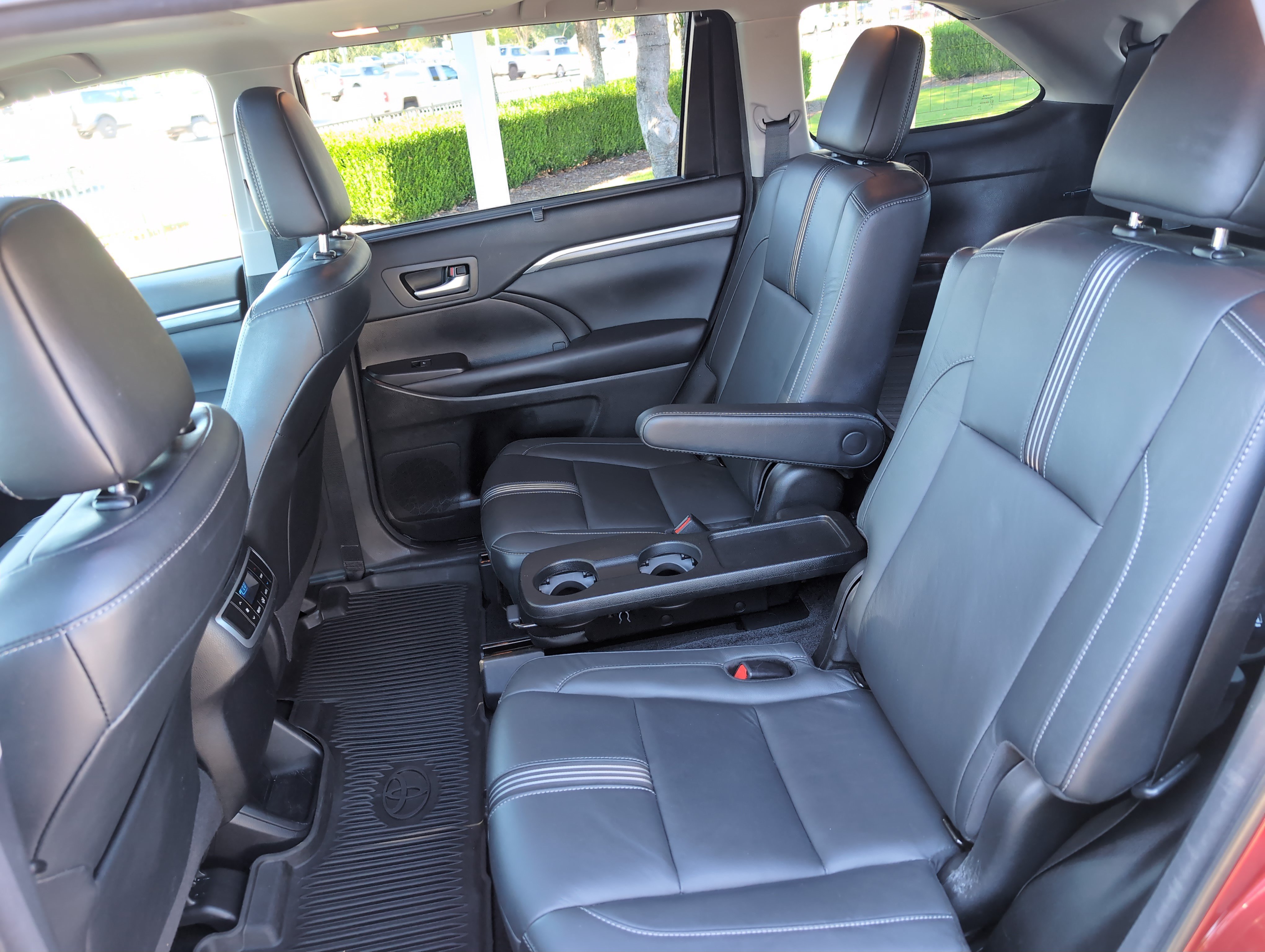 Used 2018 Toyota Highlander SE AWD/4WD image 31