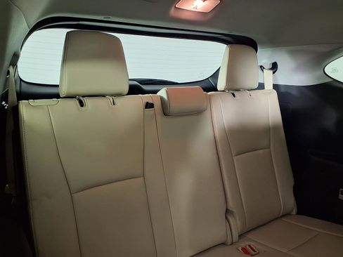 Used 2023 Toyota Highlander Platinum FWD image 13