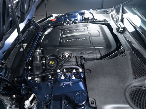 Used 2018 Jaguar F-TYPE Coupe RWD image 39