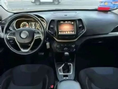 Used 2016 Jeep Cherokee Latitude FWD image 22