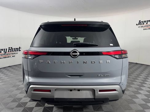Used 2024 Nissan Pathfinder SL AWD/4WD image 7