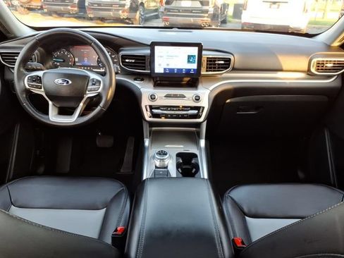 Used 2022 Ford Explorer XLT w/ Equipment Group 202A AWD/4WD image 20