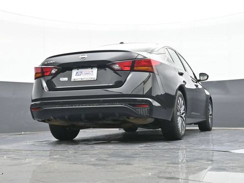 Used 2025 Nissan Altima 2.5 SV FWD image 46