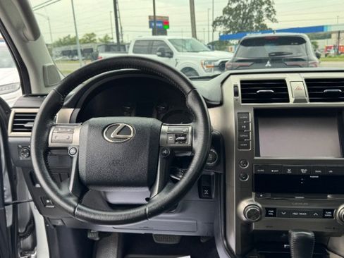 Used 2019 Lexus GX 460 AWD/4WD image 12