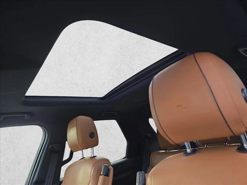 Used 2020 Land Rover Discovery HSE image 30