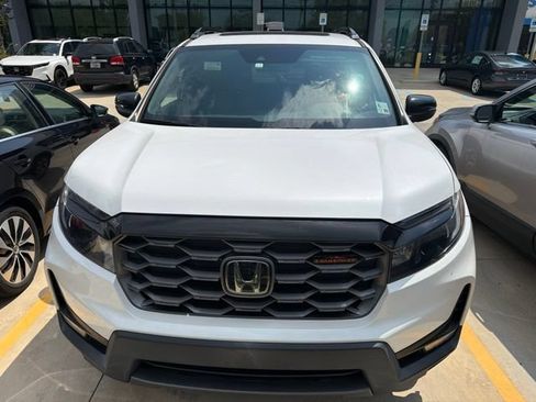 Used 2023 Honda Passport TrailSport image 2
