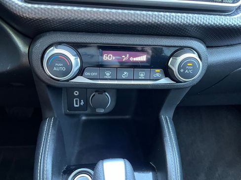 Used 2018 Nissan Kicks SV image 35