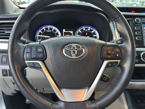Certified 2017 Toyota Highlander XLE image 17