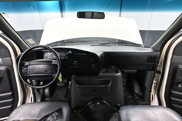 Used 1995 Ford E-150 and Econoline 150 Club Wagon RWD image 16