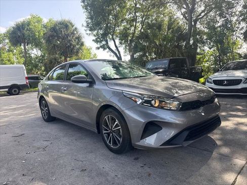 Used 2023 Kia Forte LXS FWD image 4