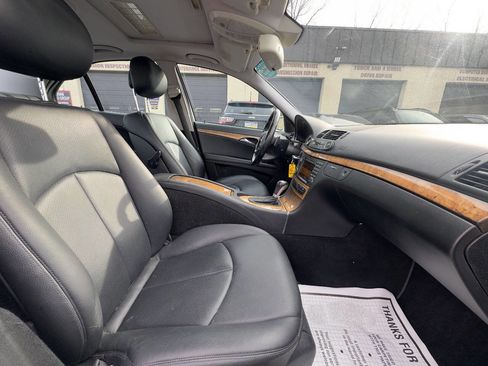 Used 2009 Mercedes-Benz E 350 4MATIC Sedan image 13
