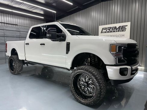 Used 2022 Ford F250 Platinum w/ FX4 Off-Road Package image 2