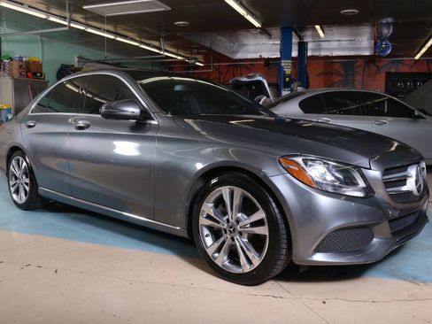 Used 2018 Mercedes-Benz C 300 Sedan image 5