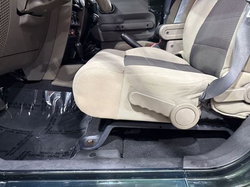 Used 2010 Jeep Wrangler Unlimited Sahara image 81