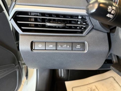 Used 2022 Nissan Altima 2.5 SV w/ SV Premium Package image 19