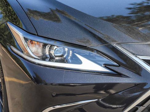 Used 2023 Lexus ES 350 w/ Premium Package FWD image 4