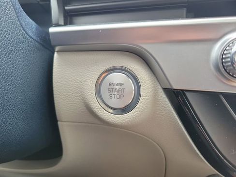 Used 2025 Kia Telluride EX w/ EX Captain's Chair Package FWD image 29