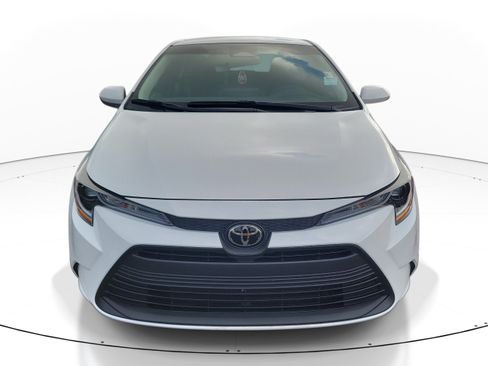 Used 2026 Toyota Corolla LE FWD image 2