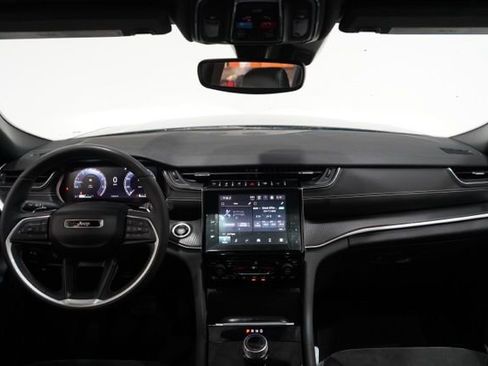 Used 2023 Jeep Grand Cherokee L Laredo image 15