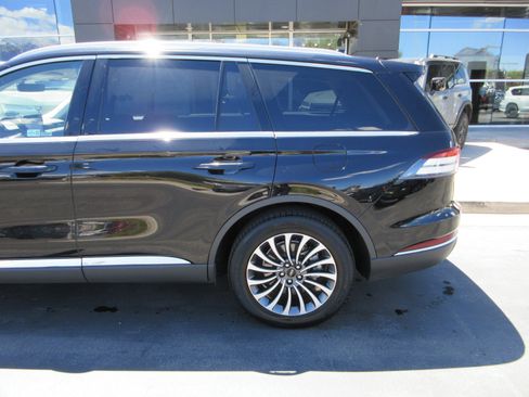 Used 2024 Lincoln Aviator Reserve AWD/4WD image 5