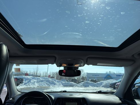 Used 2021 Jeep Cherokee Limited w/ Elite Package image 30