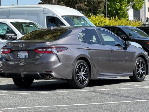 Used 2022 Toyota Camry SE FWD image 4