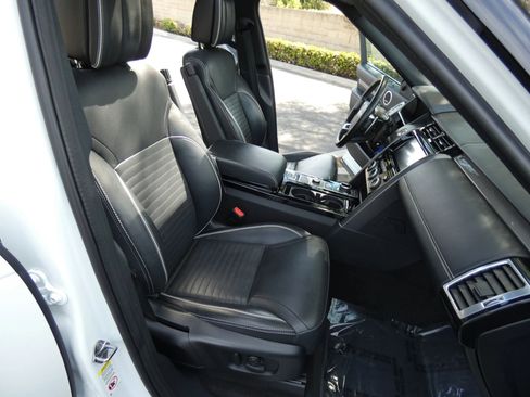 Used 2020 Land Rover Discovery HSE Luxury image 30