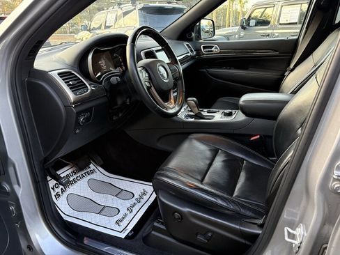 Used 2017 Jeep Grand Cherokee Overland image 8