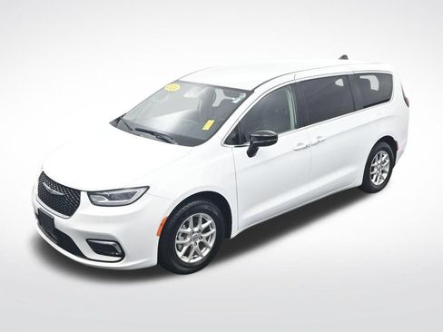 Used 2024 Chrysler Pacifica Touring-L FWD image 22