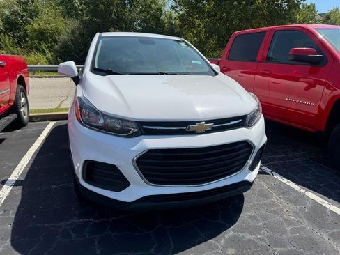 Used 2020 Chevrolet Trax LS w/ Fleet Convenience Package AWD/4WD image 4
