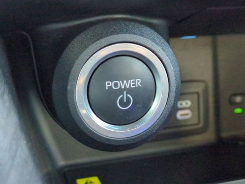 Certified 2023 Toyota Venza XLE image 26